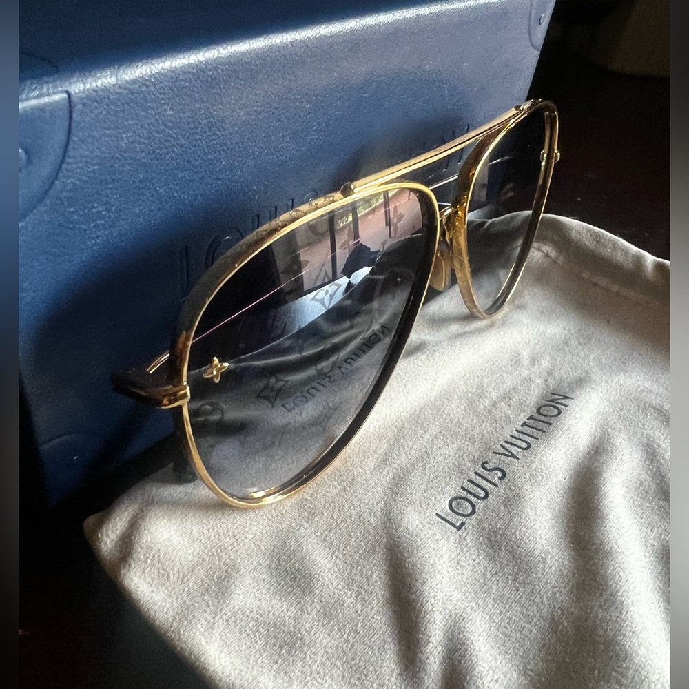 The LV Pilot Sunglasses - Z1782U
